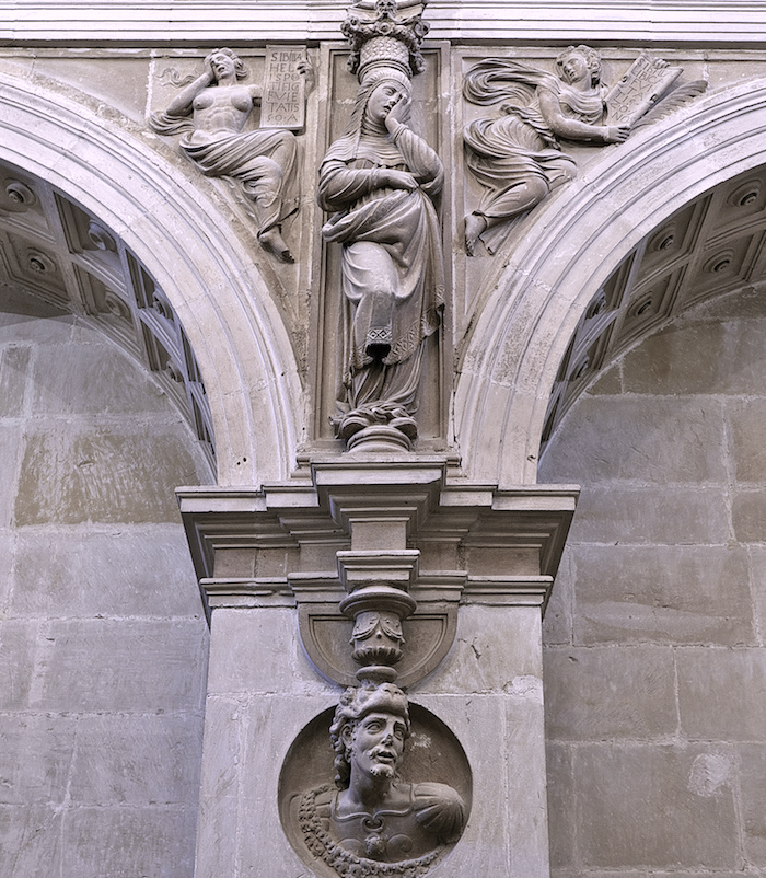 Cariátide de Esteban Jamete en la Sacristía del Salvador de Úbeda
